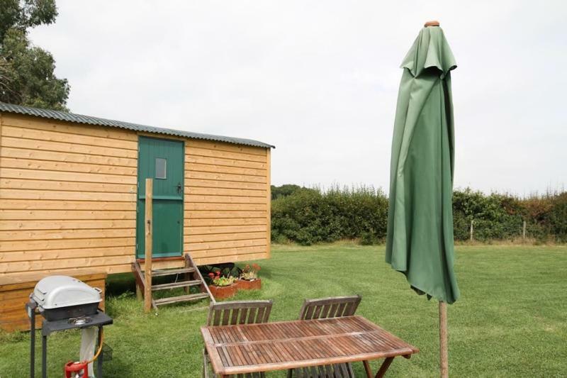 Shepherdshuts-Southeast Hotel Ashford  Bagian luar foto